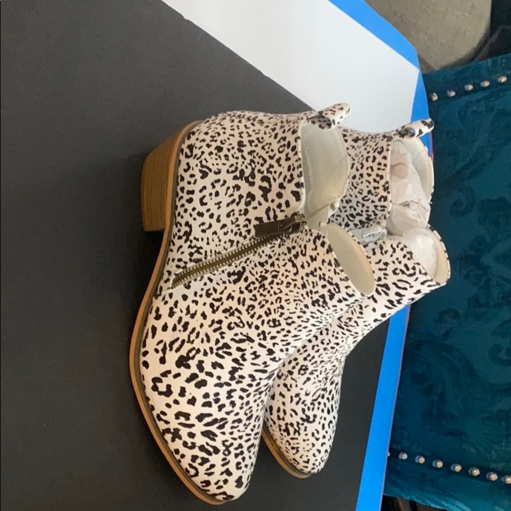 Booties size 7 brand new